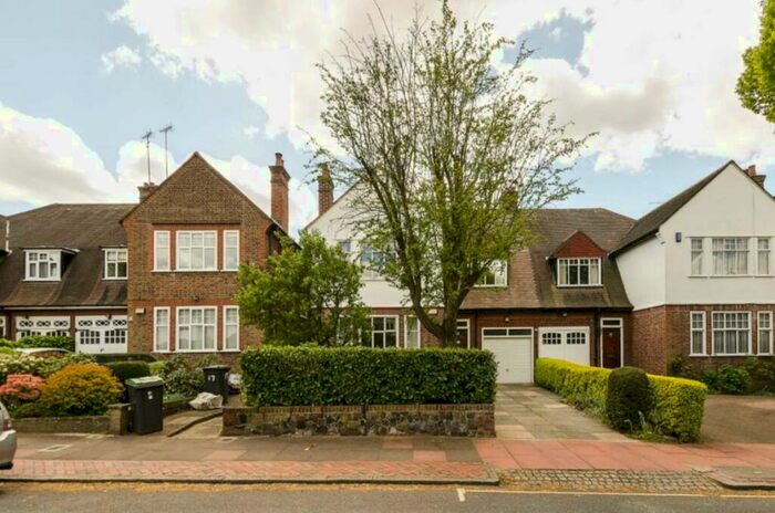 4 Bedroom Semi-Detached House To Rent In Bancroft Avenue, London, N2