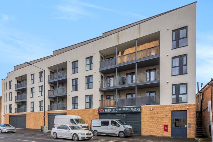 2 Bedroom Apartment To Rent In Grand Union, Slough, SL2