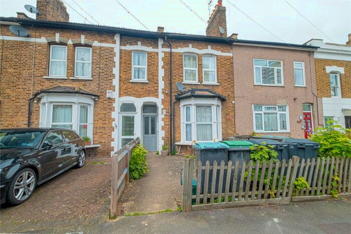 Apartment To Rent In Nightingale Road, Bounds Green, London, N22