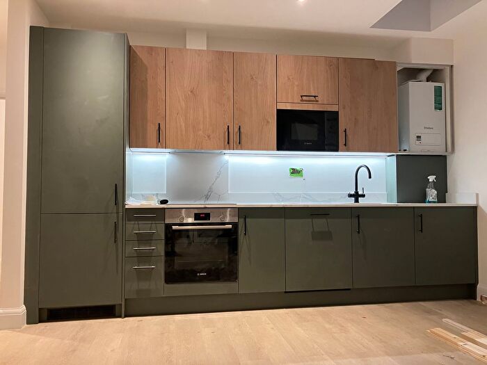 2 Bedroom Flat To Rent In Mitcham Road, London, SW17