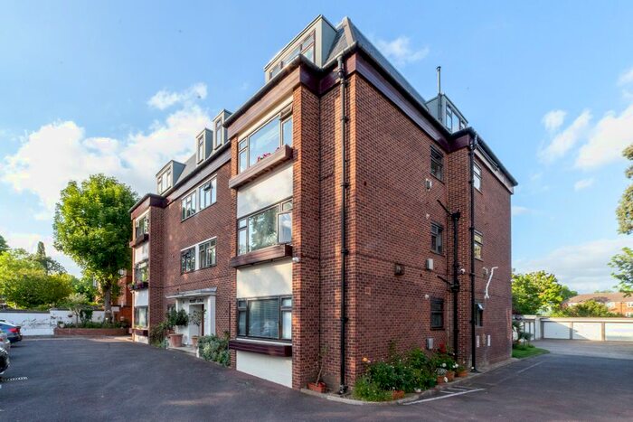 2 Bedroom Flat To Rent In Castlebar Road, Ealing, W5