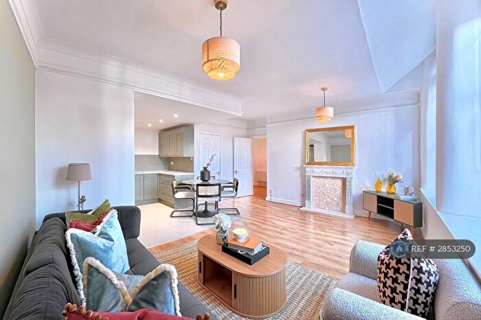 2 Bedroom Flat To Rent In Chepstow House, Manchester, M1