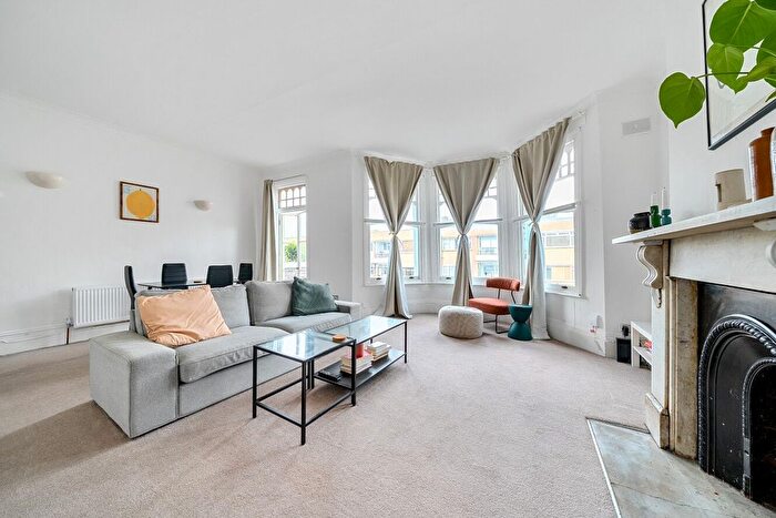 2 Bedroom Flat For Sale In Rosebery Gardens, Crouch End, London, N8