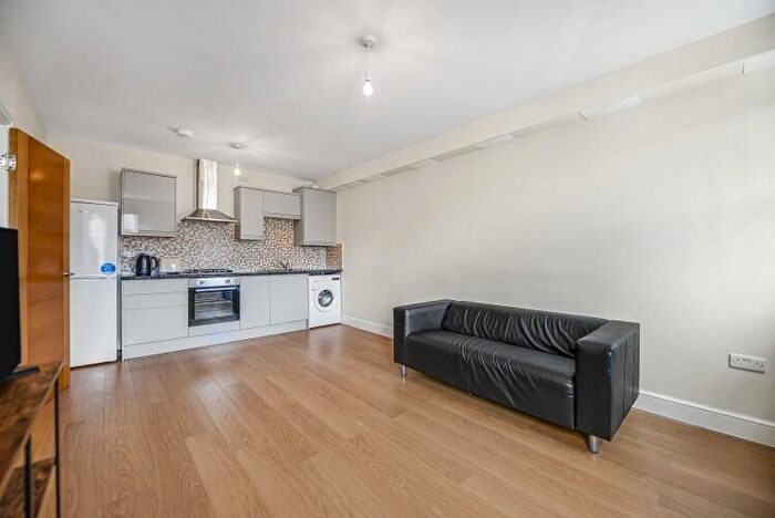 2 Bedroom Apartment To Rent In Hessel Street London, E1