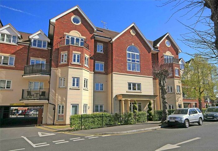 2 Bedroom Apartment To Rent In West Byfleet, KT14