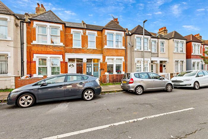 2 Bedroom Maisonette To Rent In Ref: Gf - Woodbury Street, Tooting, SW17