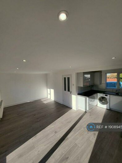 2 Bedroom Detached House To Rent In Keaton Close, Crownhill, Milton Keynes, MK8