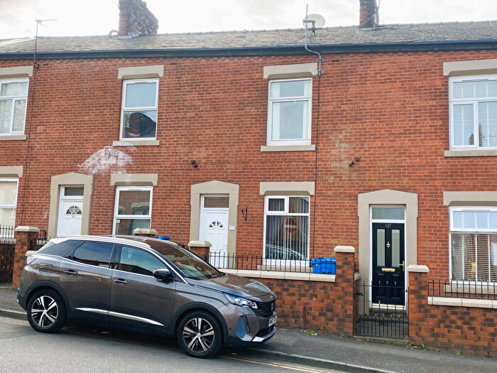 2 Bedroom Terraced House For Sale In Oxford Street, Chadderton, OL9