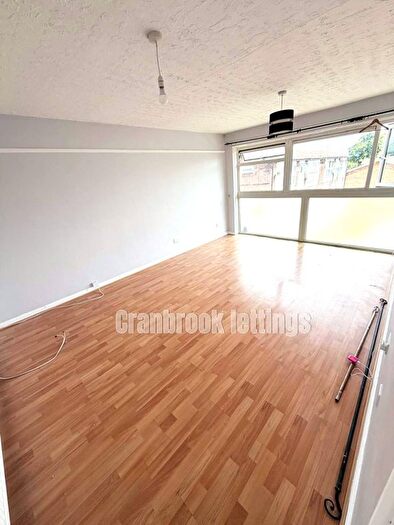 2 Bedroom Flat To Rent In St. Peters Close, Ilford, IG2