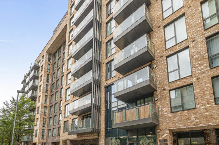 2 Bedroom Apartment For Sale In Madeira Street, Langdon Park, E14