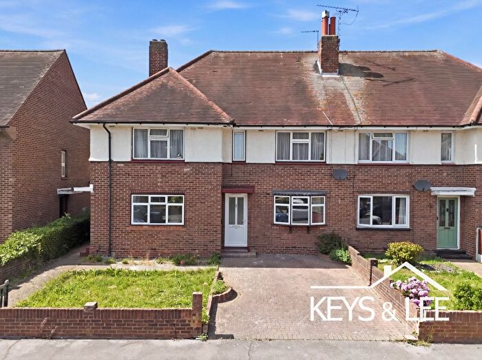 2 Bedroom Maisonette To Rent In Chelmsford Avenue, Romford, RM5