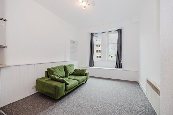 1 Bedroom Flat To Rent In Albion Road, Edinburgh, EH7