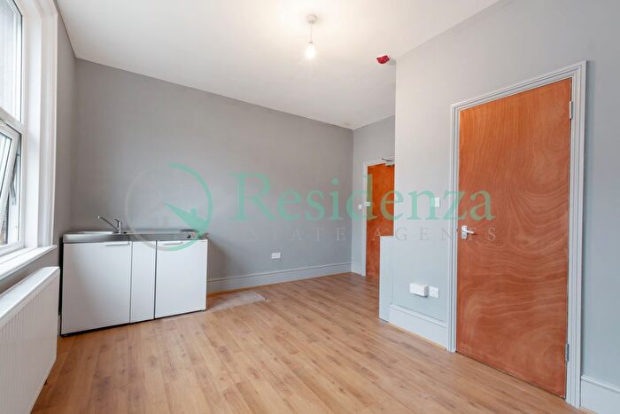 Studio To Rent In Beechwood Road, Caterham, CR3