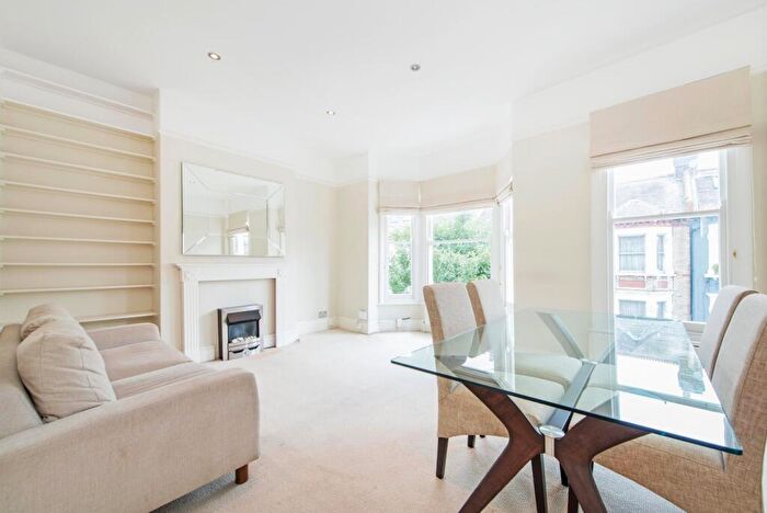 2 Bedroom Flat To Rent In Sugden Road, Battersea, London, SW11