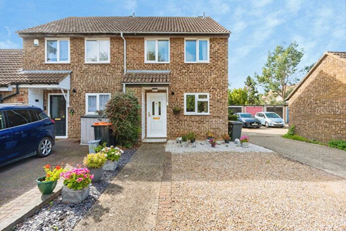 3 Bedroom End Of Terrace House For Sale In Washburn Close, Bedford, Bedfordshire, MK41