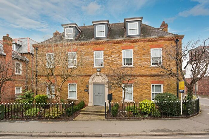 1 Bedroom Apartment For Sale In Baker Street, Weybridge, Surrey, KT13