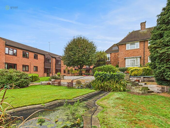 2 Bedroom Flat For Sale In Penns Lane, Sutton Coldfield, B72