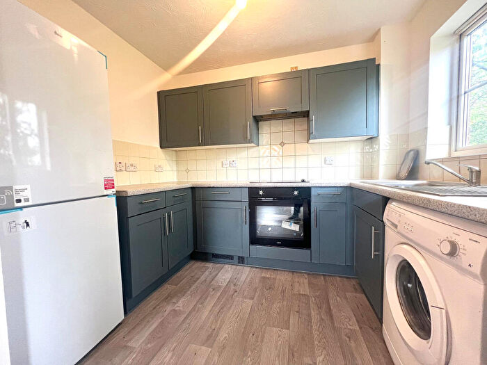 2 Bedroom Flat To Rent In Admiral Court, Stern Close, Barking, IG11