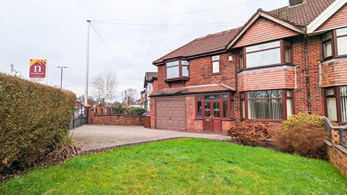 4 Bedroom Semi-Detached House To Rent In Lightbowne Road, Manchester, M40