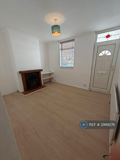 2 Bedroom Terraced House To Rent In Rose St, Rochester, ME1