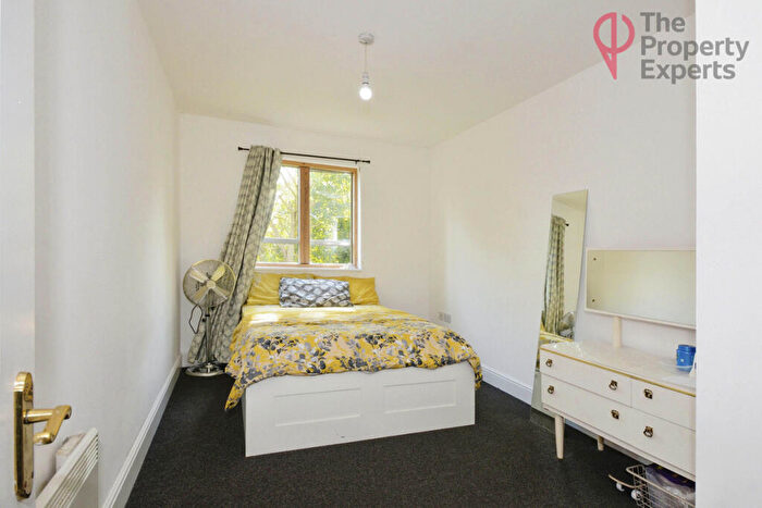 2 Bedroom Apartment For Sale In Sovereign Place, Harrow, HA1