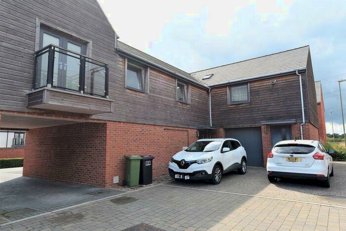 2 Bedroom Maisonette To Rent In Gold Close, Waterlooville, PO7