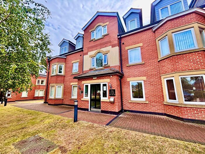 2 Bedroom Flat To Rent In Cambridge Square, Middlesbrough, TS5