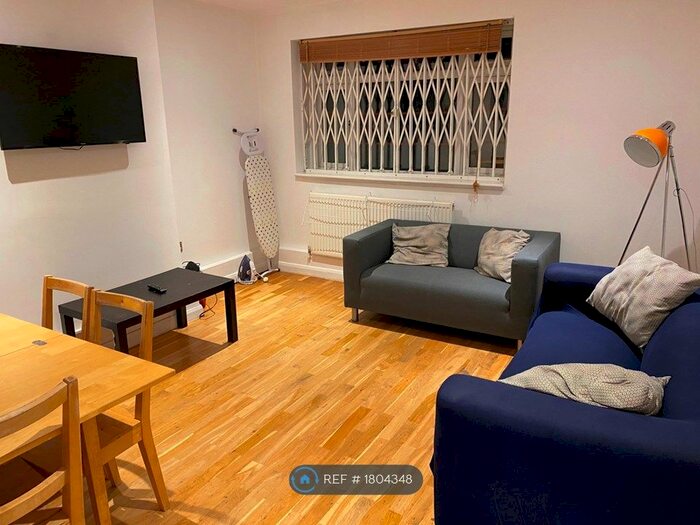 4 Bedroom Flat To Rent In Lear House, London, SW4