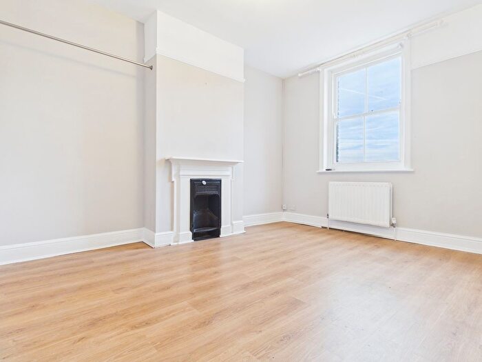 1 Bedroom Flat To Rent In High Street, Chatham, ME4