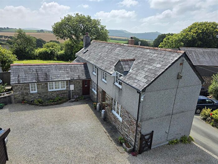 4 Bedroom Property For Sale In Trenhorne, Launceston, PL15