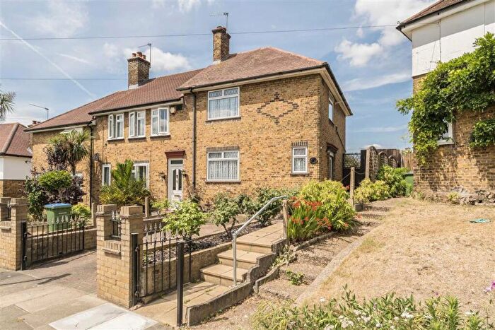 3 Bedroom House For Sale In Tallis Grove, Charlton, SE7