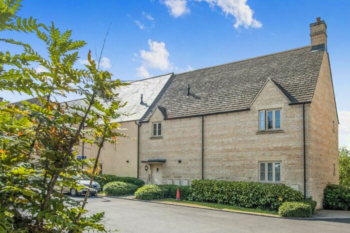 2 Bedroom Apartment To Rent In Cross Close, Cirencester, GL7