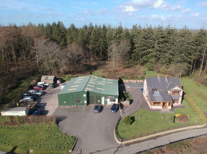 3 Bedroom Detached House For Sale In Detached House And Business Unit, B2