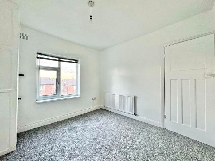 3 Bedroom Semi-Detached House To Rent In Honeywell Grove, Barnsley, S71