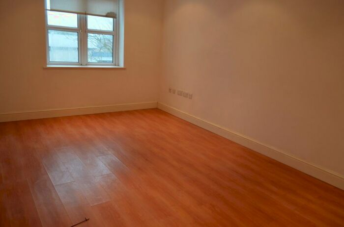 1 Bedroom Flat To Rent In Park Road, London N14