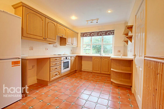 3 Bedroom Detached Bungalow For Sale In The Paddocks, Newmarket, CB8