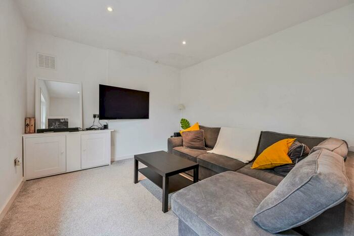1 Bedroom Flat To Rent In St Johns Park, Blackheath, London, SE3