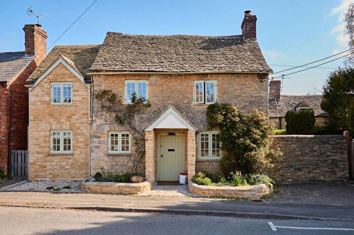 3 Bedroom Semi-Detached House For Sale In Wroslyn Road, Freeland, OX29