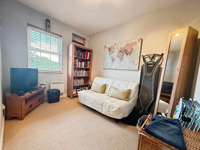 3 Bedroom End Of Terrace House For Sale In Oakleigh Close, Swanley, BR8