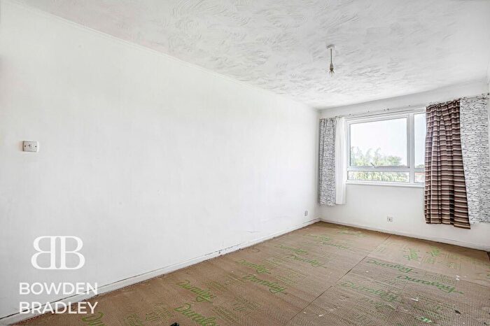 1 Bedroom Flat For Sale In London Road, Romford, RM7