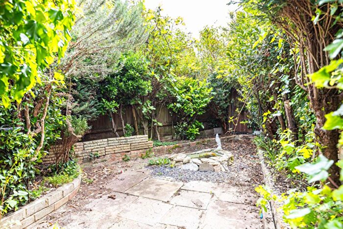 2 Bedroom Flat To Rent In Newly Redecorated St Floor, Castle Lane West, BH9