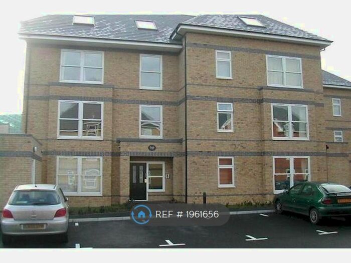 2 Bedroom Flat To Rent In Steeple Court, Egham, TW20