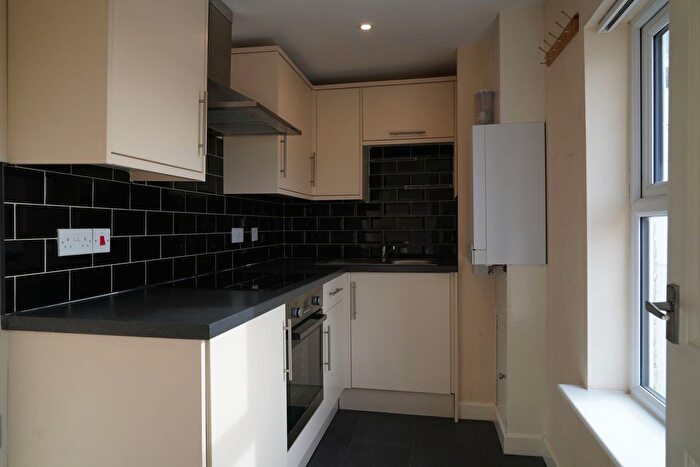 2 Bedroom Flat To Rent In High Street, Strood, ME2
