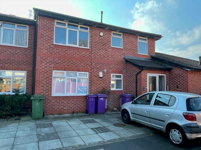 2 Bedroom Flat To Rent In Halfpenny Close, Garston, L19