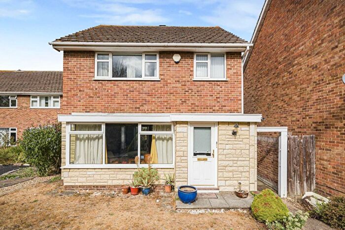 3 Bedroom Detached House For Sale In Heathwood Walk, Bexley, DA5