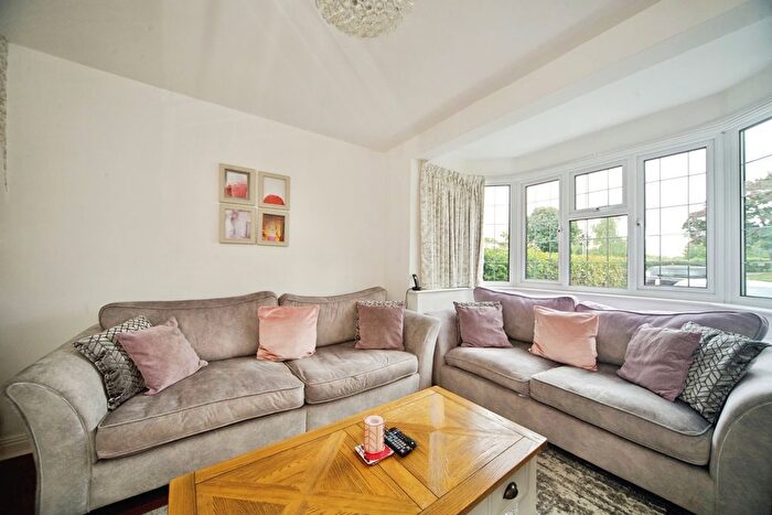 4 Bedroom Terraced House For Sale In Osidge Lane, London, N14