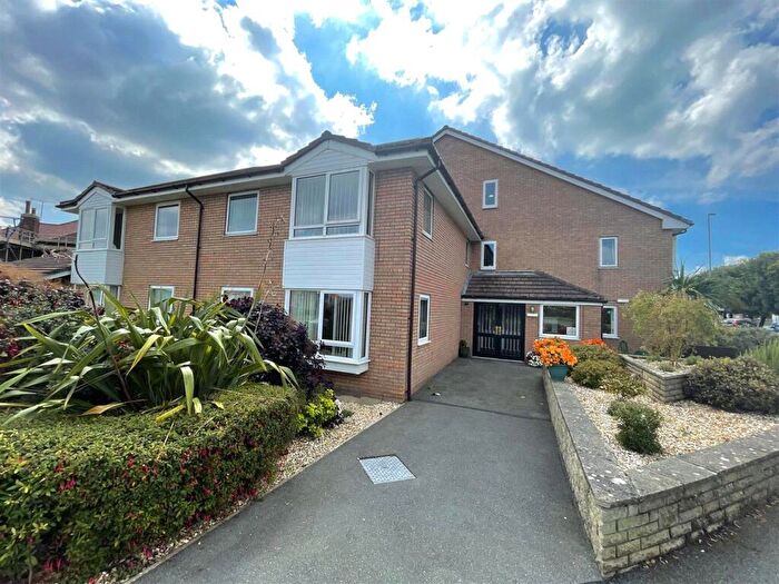 1 Bedroom Apartment To Rent In Gloddaeth Avenue, Llandudno, LL30