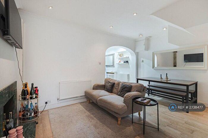 2 Bedroom Flat To Rent In Meath Street, London, SW11