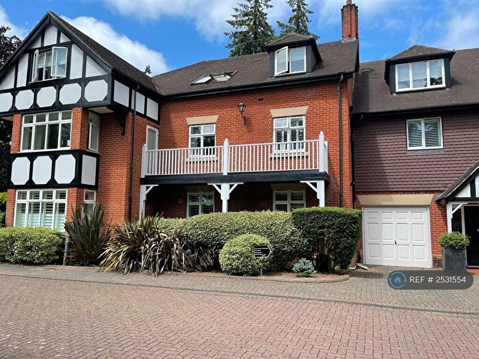 3 Bedroom Flat To Rent In Larch Avenue, Ascot, SL5