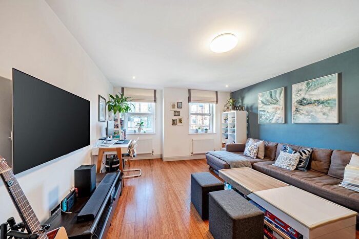 3 Bedroom Flat For Sale In Maple Road, London, SE20